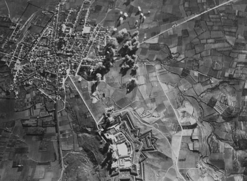 Figueres bombardejada per avions Savoia S-79 de la Aviazione Legionaria delle Baleari durant la guerra civil