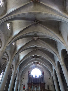 Interior de l'església de Castelló d'Empúries. 1911-1936