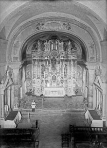 Interior de l'església de Sant Pere. Entre 1882-1929. Arxiu Fotogràfic Centre Excursionista de Catalunya