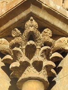 Capitell de la porta de Santa Maria de Lladó