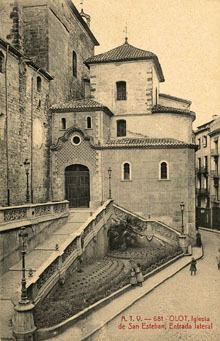 Accés lateral a la parròquia de Sant Esteve. 1905