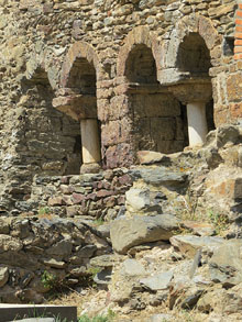 Detall del claustre de Sant Quirze de Colera