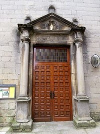 Portalada de l'església de Sant Feliu de Pallerols. Segle XVII