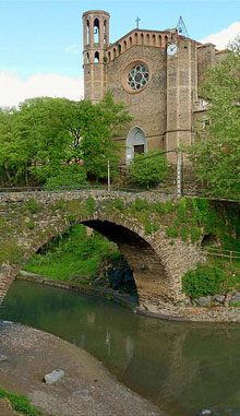 Pont medieval i església parroquial de Sant Joan les Fonts