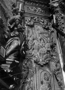 Detall d'un relleu del naixement de Jesús a l'altar de l'església de Torroella de Montgrí. 1924
