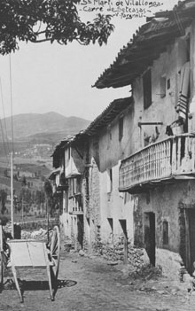 Vista del carrer de Setcases de Sant Martí de Vilallonga. 1911