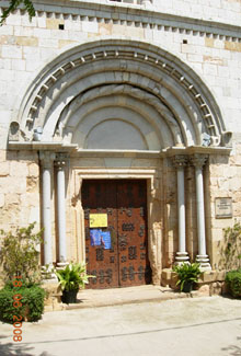 Portal de l'església de Santa Maria de Cistella