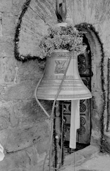 Festes al municipi de Pujals de Cavallers. Benedicció de la nova campana de l'església de Santa Eulàlia. 1956