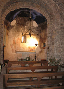 Interior de la capella del Castell de Mataplana. 2011