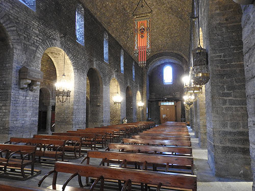Interior de la nau de l'església de Santa Maria de Ripoll