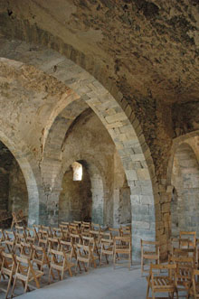 Interior de l'església de Santa Helena de Rodes