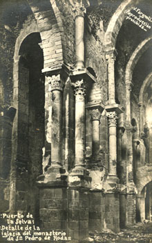 Interior de l'església del monestir de Sant Pere de Rodes en ruïnes. 1911