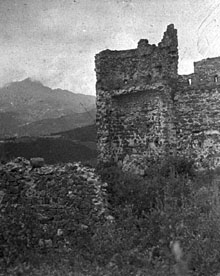 Vista parcial de les ruïnes del Castell de Montsoriu. 1942