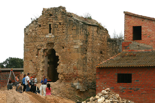 Intervenció arqueològica a l'església de Sant Miquel de Palol Sabaldòria, a càrrec de l'arqueòloga Anna Augé. 2008