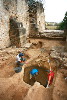 Intervenció arqueològica a l'església de Sant Miquel de Palol Sabaldòria, a càrrec de l'arqueòloga Anna Augé. 2008