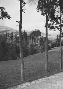 Vista del veïnat de la Roca, situat a la solana del gran penyal, a Vilallonga de Ter. 1930