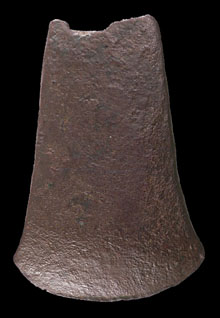Destral plana de coure i bronze. 1900 aC - 1600 aC (Calcolític - Bronze Antic)