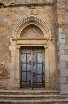 Porta de l'església de Sant Esteve de Vilaür