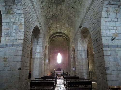 El castell de Beuda des de l'església de Sant Feliu. 1990