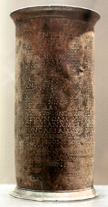 Un dels quatre vasos Apol&middot;linars on apareixen Gerunda i Aquis Voconis, segle I dC