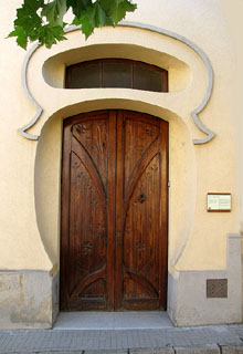 Detall de la porta de la casa Mas Ros