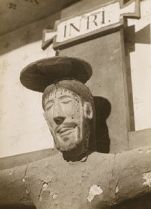 Majestat dels Arcs de Santa Pau a l'interior del santuari. 1916