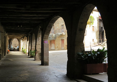 Plaça porxada de Santa Pau